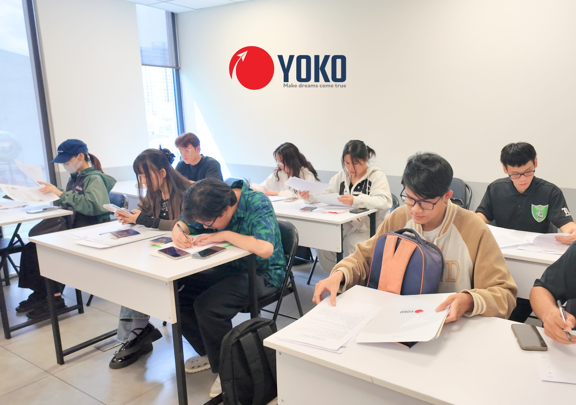 Trả visa và hướng dẫn bay trực tiếp tại văn phòng YOKO Tp. Hồ Chí Minh