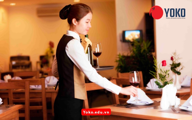 lam-tham-tai-nha-hang-cho-du-hoc-sinh-nhat-ban