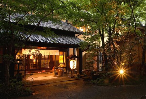 vi-sao-Ryokan-hap-dan-khach-du-lich-1