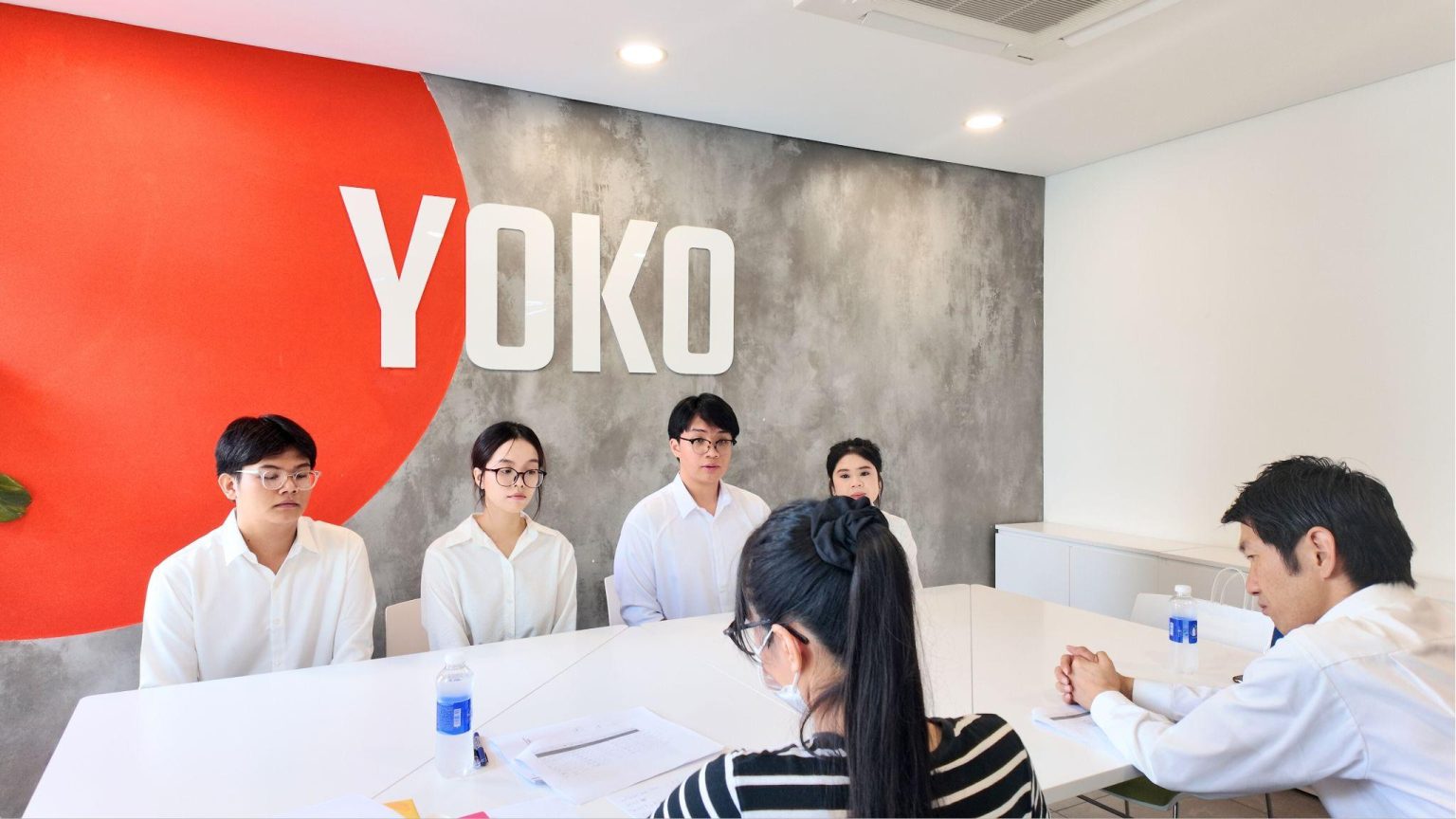 Học sinh YOKO trong buổi phỏng vấn với trường