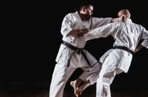 su-khac-biet-Karate-va-Muay Thai-1